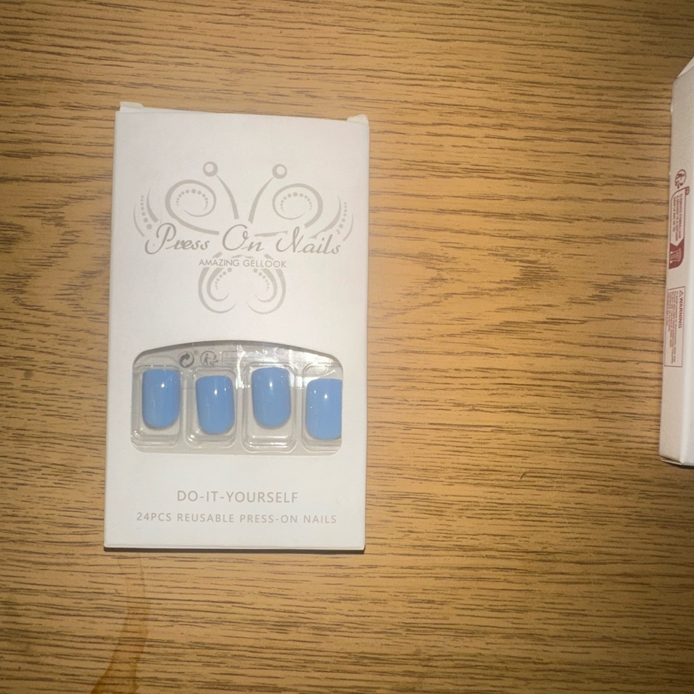 Pretty Blue Press on nails